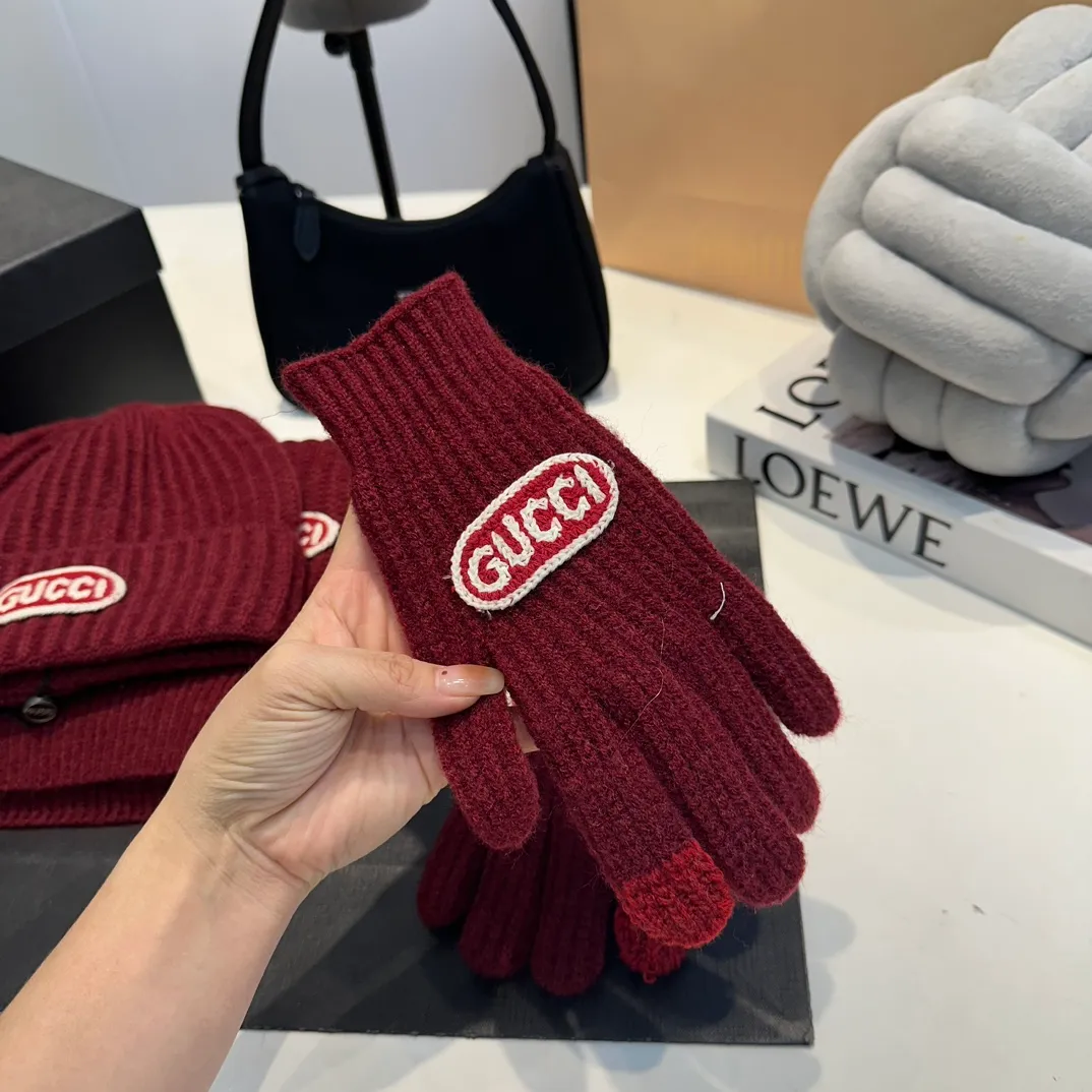 P180 Gucci three-piece set👏rabbit wool + cashmere knitted scarf and hat set, warm and fashionable, comfortable and soft texture, versatile style💑unisex, couple style