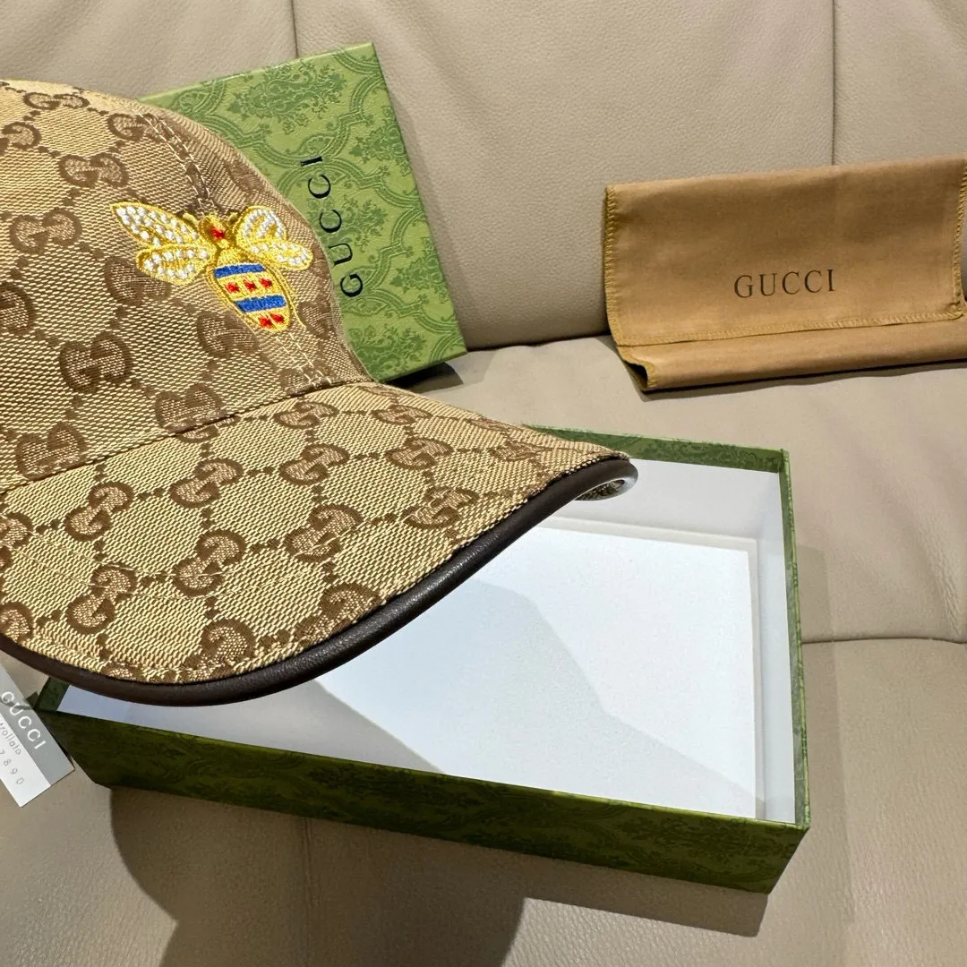 p90, Gucci (Gucci) original baseball cap, little bee embroidery, 1:1 mold customization, heavy embroidery, details comparable to counters, original canvas + first-layer cowhide, pure cotton lining, great quality! The first choice for handsome men and beautiful women, fashionable and versatile. Basic head circumference 56, adjustable patch