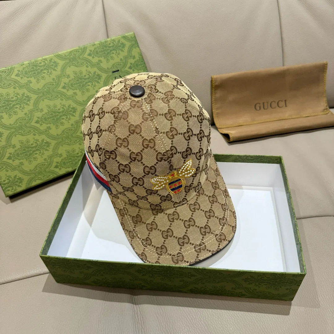 p90, Gucci (Gucci) original baseball cap, little bee embroidery, 1:1 mold customization, heavy embroidery, details comparable to counters, original canvas + first-layer cowhide, pure cotton lining, great quality! The first choice for handsome men and beautiful women, fashionable and versatile. Basic head circumference 56, adjustable patch