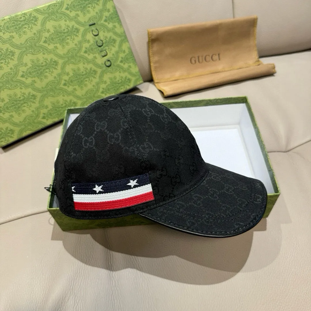 p90, Gucci (Gucci) classic original baseball cap, five-star webbing, 1:1 mold customization, original canvas + first-layer cowhide, popular purchasing agent, versatile style for men and women, great quality! The basic head circumference is 56cm, and the patch is adjustable.