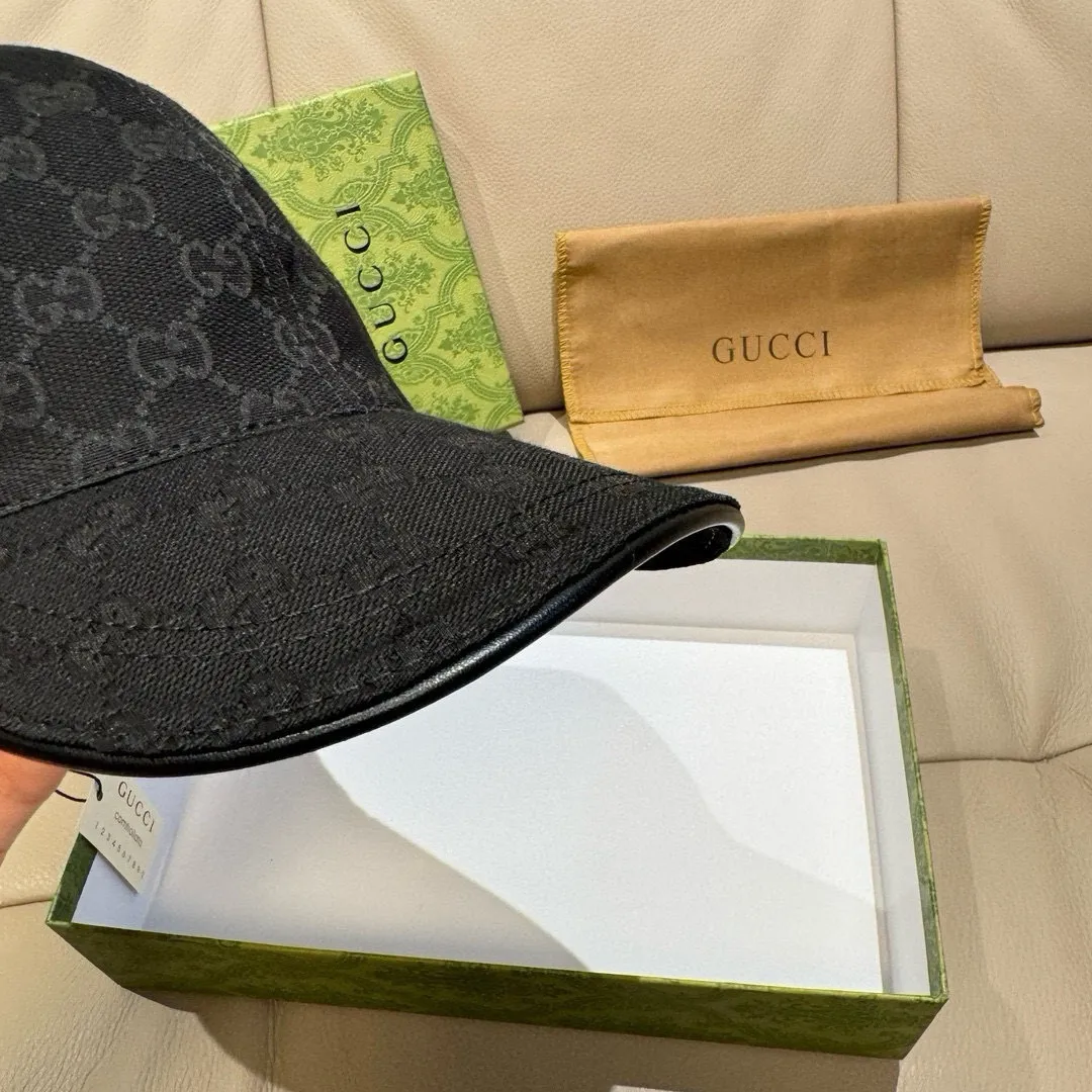 p90, Gucci (Gucci) classic original baseball cap, five-star webbing, 1:1 mold customization, original canvas + first-layer cowhide, popular purchasing agent, versatile style for men and women, great quality! The basic head circumference is 56cm, and the patch is adjustable.