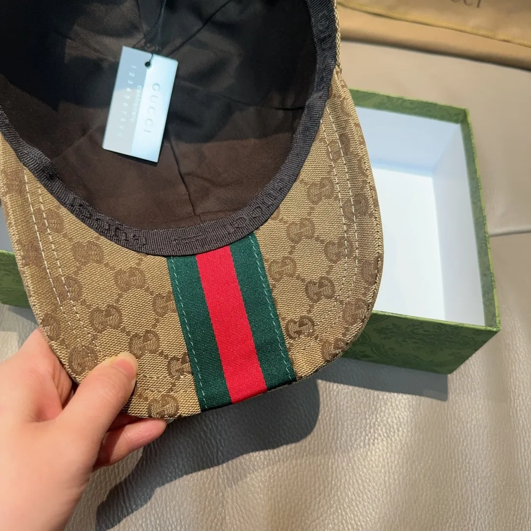 P90 original version shipped!   , Gucci (Gucci) latest original baseball cap, wide webbing. 1:1 mold opening and customization at the counter, the highest version, original canvas fabric + first-layer cowhide, light and breathable! Photographed in real life, suitable for men and women in all seasons, basic head circumference 56cm, adjustable patches.