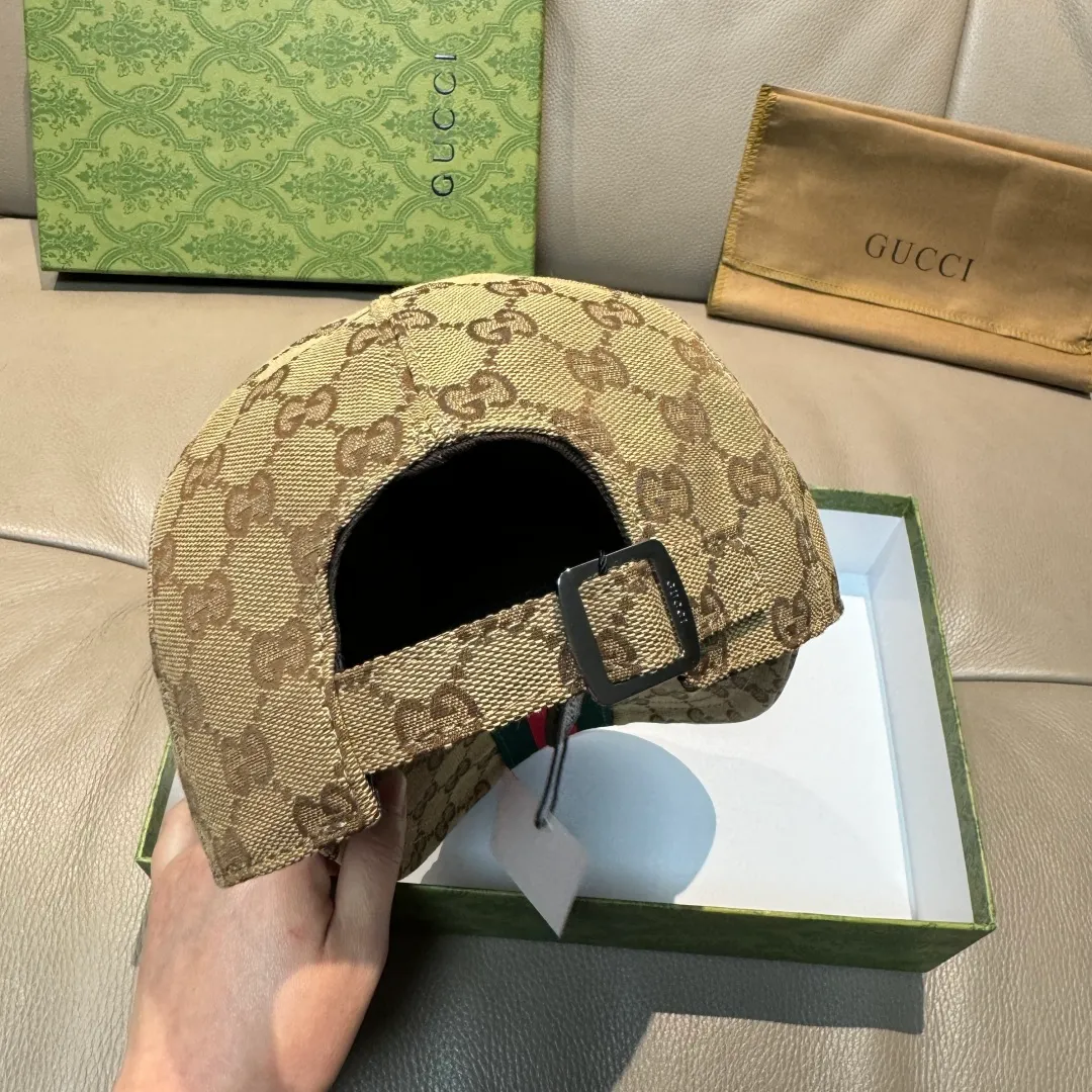 P90 original version shipped!   , Gucci (Gucci) latest original baseball cap, wide webbing. 1:1 mold opening and customization at the counter, the highest version, original canvas fabric + first-layer cowhide, light and breathable! Photographed in real life, suitable for men and women in all seasons, basic head circumference 56cm, adjustable patches.