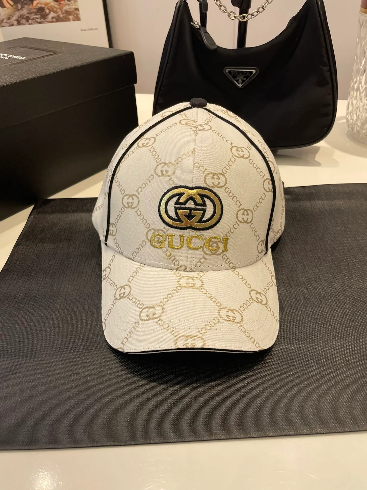 P60 [GUCCI] A classic baseball cap, the new model at the counter is simple and trendy! Casual and sports style, classic production, super easy to match with clothes