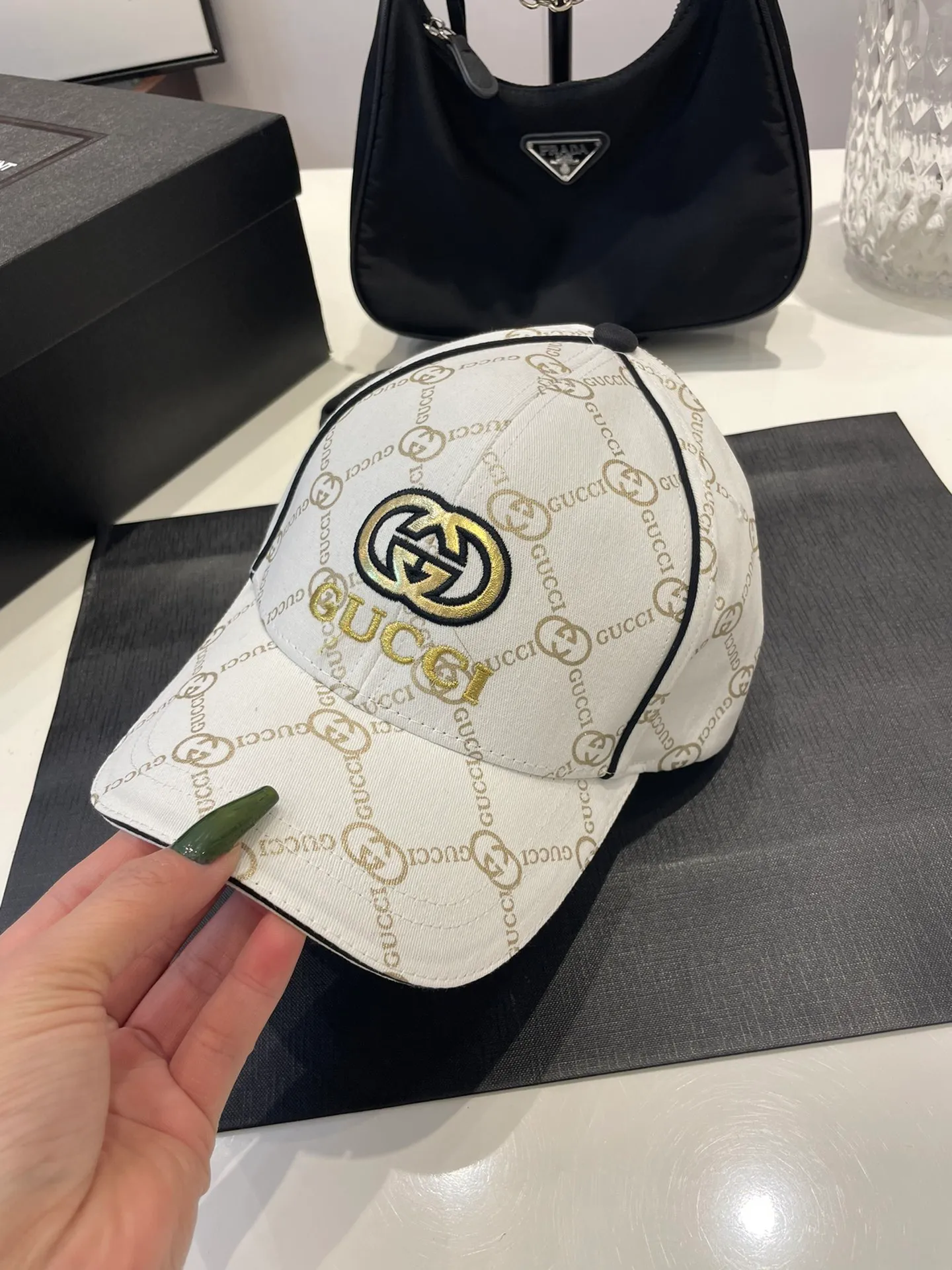 P60 [GUCCI] A classic baseball cap, the new model at the counter is simple and trendy! Casual and sports style, classic production, super easy to match with clothes