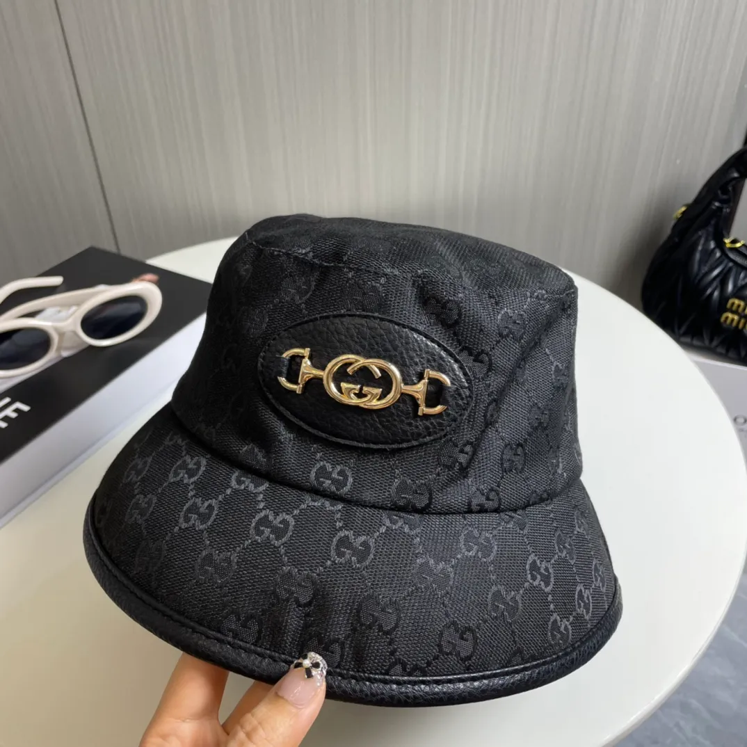 P56 original quality GUCCI Gucci bucket hat 👒 The new official website Gucci bucket hat is coming. The craftsmanship is very exquisite, the high-end atmosphere is high-end! Low-key luxury, easy to carry! Running volume!