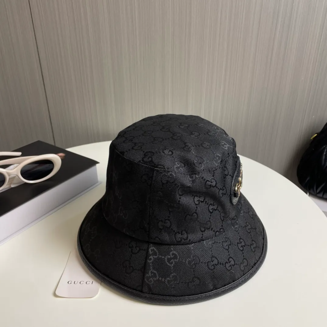 P56 original quality GUCCI Gucci bucket hat 👒 The new official website Gucci bucket hat is coming. The craftsmanship is very exquisite, the high-end atmosphere is high-end! Low-key luxury, easy to carry! Running volume!
