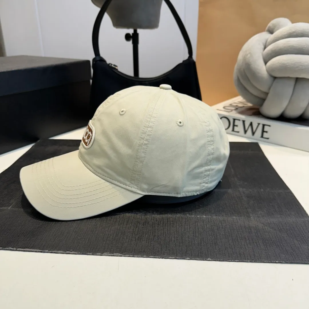 P60 Gucci Baseball Cap GUCCI official website new product, baseball cap, original quality is very popular. The craftsmanship is very exquisite, high-end and classy! Low-key luxury, easy to carry! Running volume!