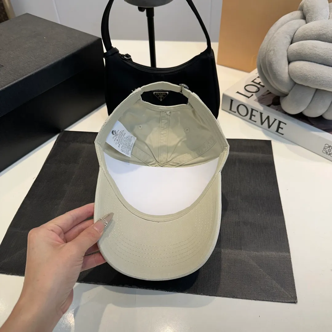 P60 Gucci Baseball Cap GUCCI official website new product, baseball cap, original quality is very popular. The craftsmanship is very exquisite, high-end and classy! Low-key luxury, easy to carry! Running volume!