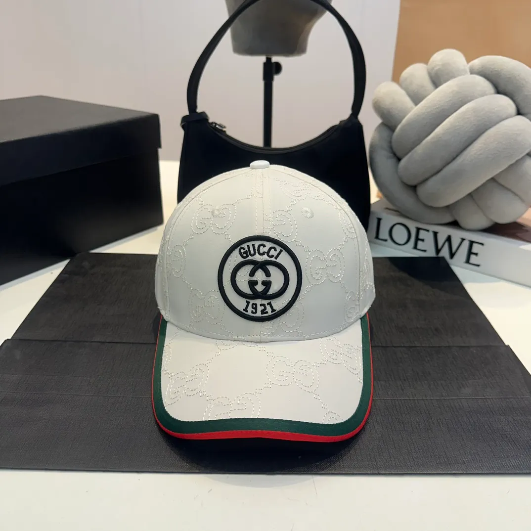 P56 New model shipped from the official website Gucci's latest original baseball cap, large double G, customized at the counter with 1:1 mold opening, light and breathable! Basic head circumference 56, adjustable patch