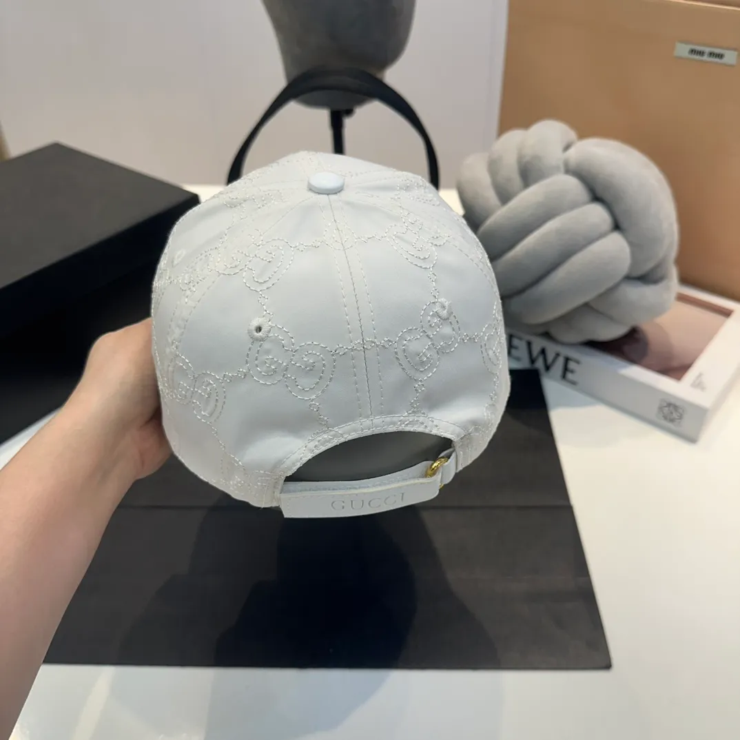 P56 New model shipped from the official website Gucci's latest original baseball cap, large double G, customized at the counter with 1:1 mold opening, light and breathable! Basic head circumference 56, adjustable patch