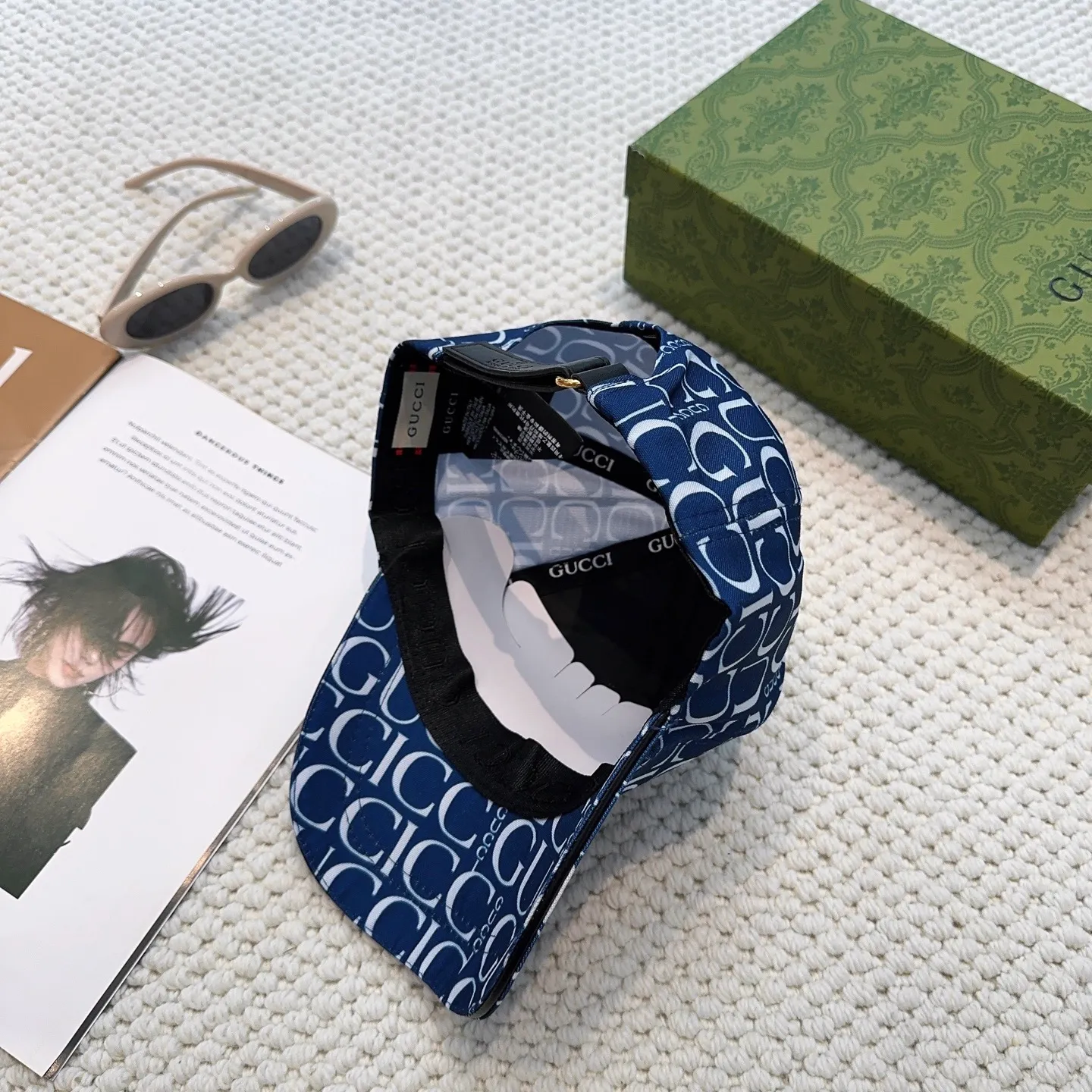 P56💰GUCCI baseball cap, new product from the official website, baseball cap, original quality, hot arrival 🔥🎩 The craftsmanship is very exquisite, high-end and classy! Low-key luxury, easy to carry! Running volume!