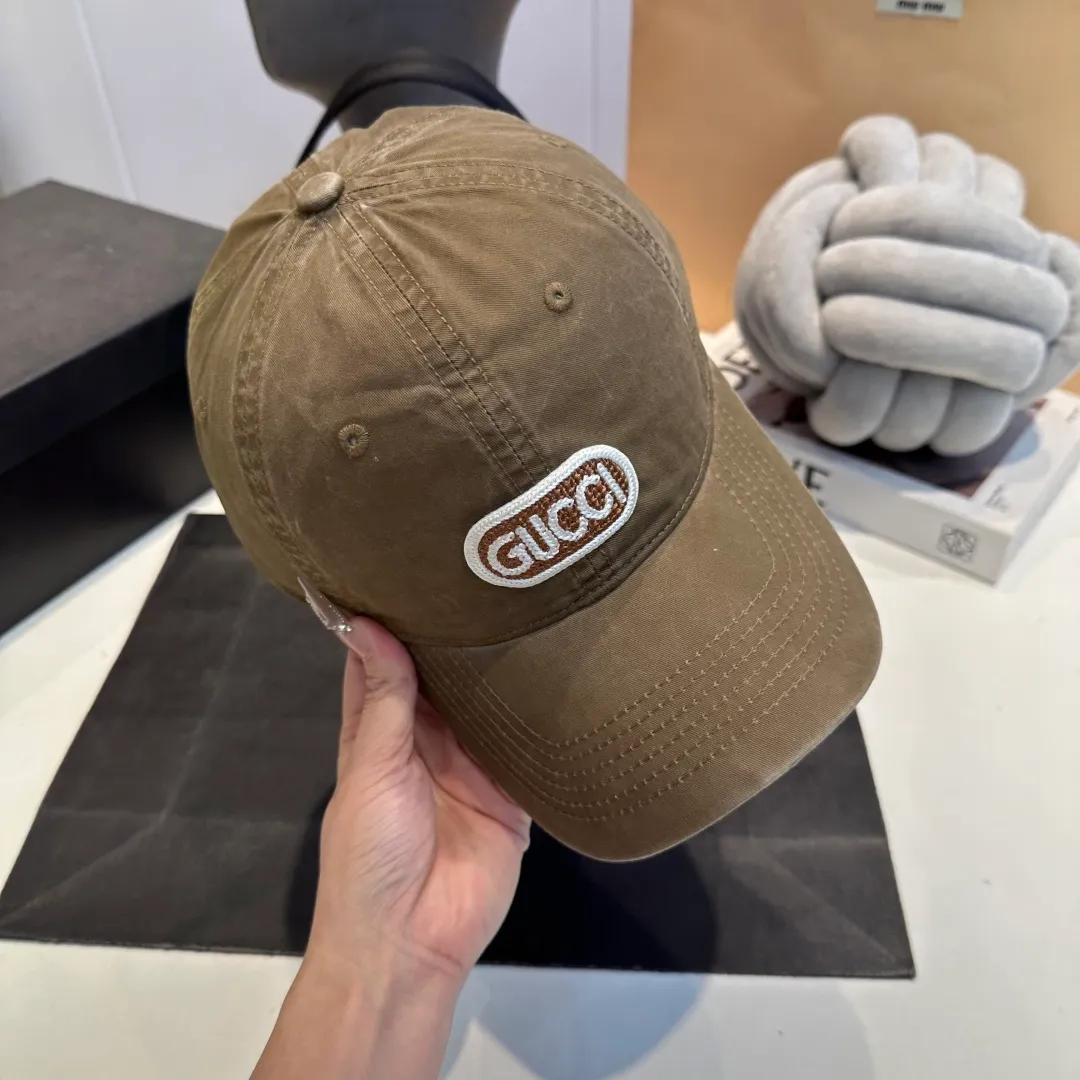 P60 Gucci Baseball Cap GUCCI official website new product, baseball cap, original quality is very popular. The craftsmanship is very exquisite, high-end and classy! Low-key luxury, easy to carry! Running volume!