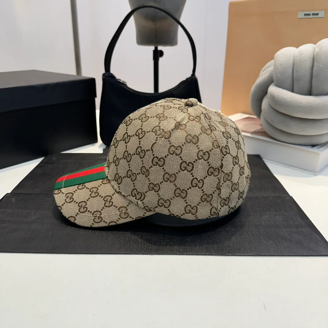 P54 Gucci Baseball Cap♥️GUCCI🧢New product from the official website, baseball cap, original quality, very popular 🔥🎩The craftsmanship is very exquisite, high-end and classy! Low-key luxury, easy to carry!