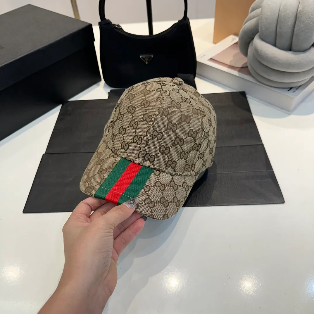 P54 Gucci Baseball Cap♥️GUCCI🧢New product from the official website, baseball cap, original quality, very popular 🔥🎩The craftsmanship is very exquisite, high-end and classy! Low-key luxury, easy to carry!