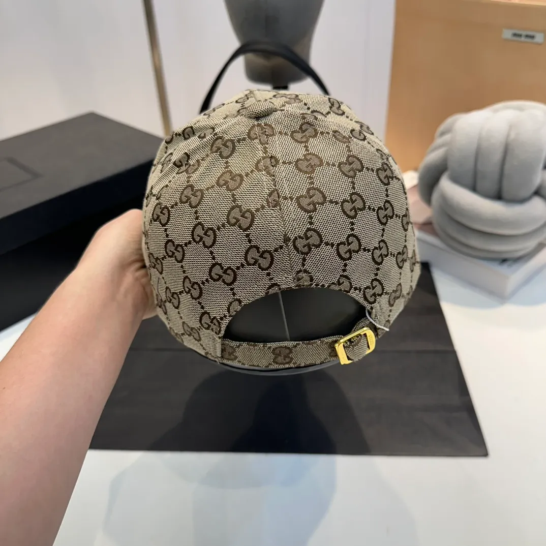 P54 Gucci Baseball Cap♥️GUCCI🧢New product from the official website, baseball cap, original quality, very popular 🔥🎩The craftsmanship is very exquisite, high-end and classy! Low-key luxury, easy to carry!