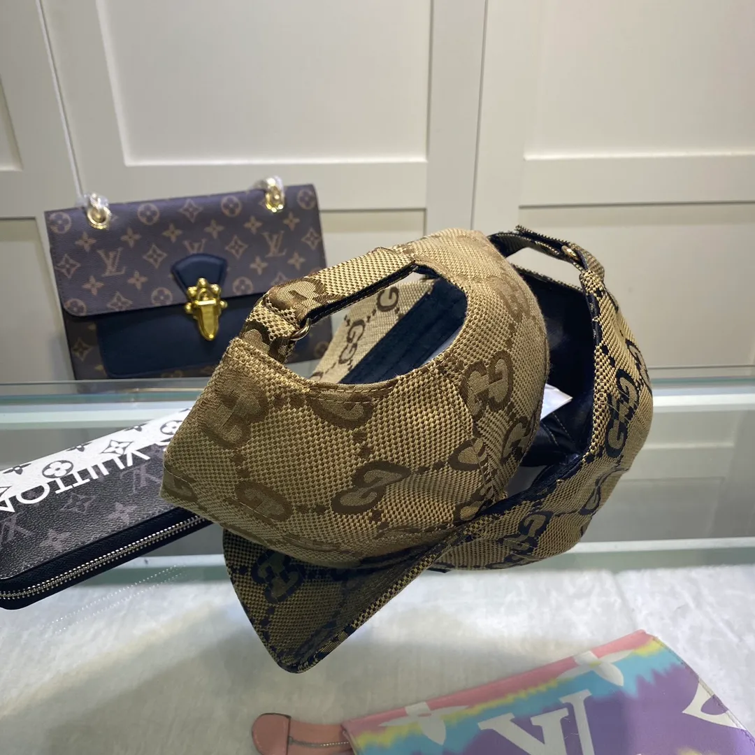 P70💰Gucci Baseball Cap GUCCI🧢Original quality is now available 🔥🎩 The craftsmanship is very exquisite, high-end and classy! Low-key luxury, easy to carry! Running volume! 【68211469】