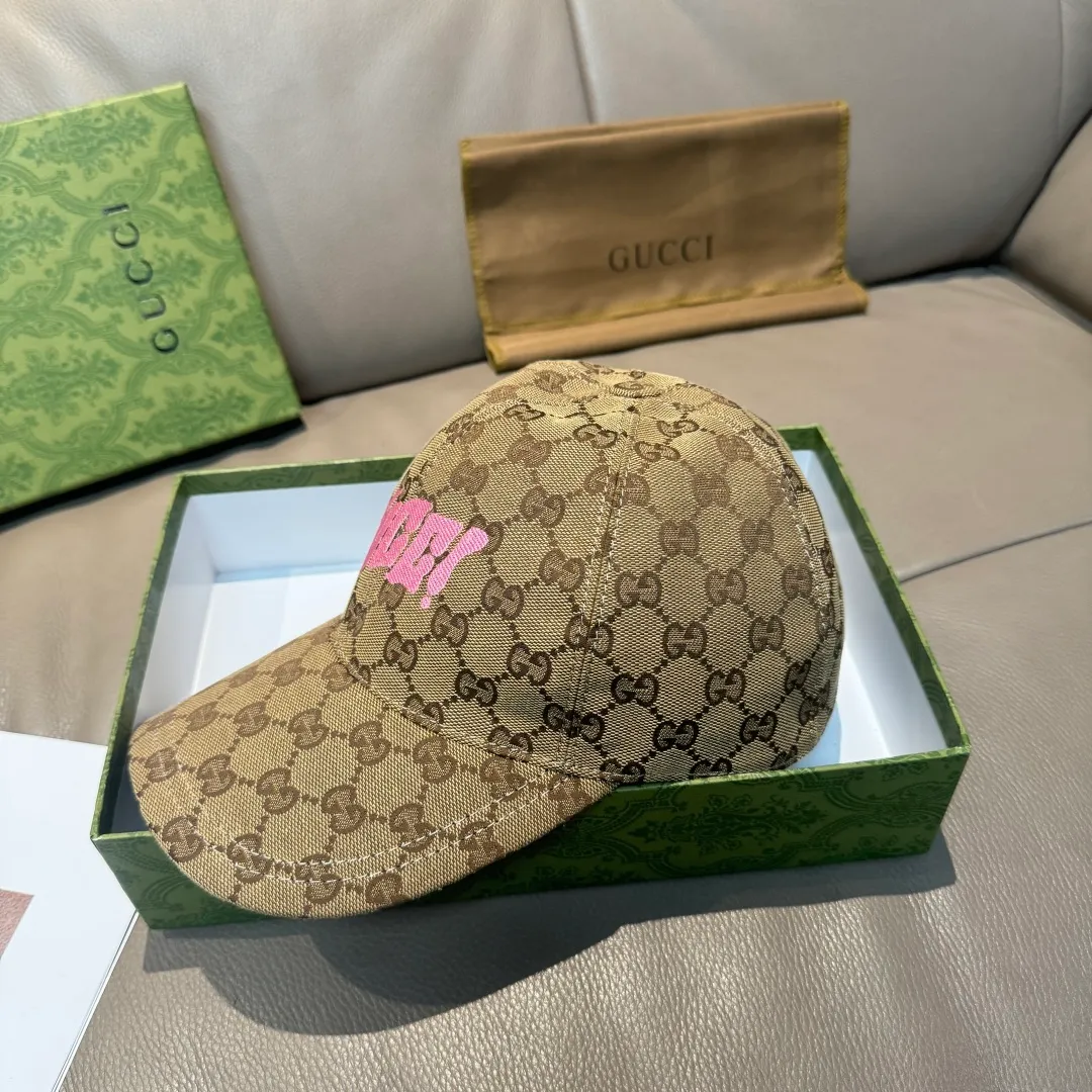 P90, Gucci's new original baseball cap, artistic word embroidery, 1:1 mold customization, heavy embroidery, details comparable to those at counters, original canvas fabric + first-layer cowhide, pure cotton lining, great quality! The first choice for handsome men and beautiful women, fashionable and versatile. Basic head circumference 56, adjustable patch