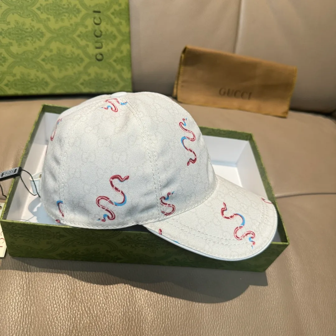 p90., Gucci Gucci’s new original baseball cap, limited edition for the Year of the Snake, crazy snake double G jacquard, 1:1 mold opening and customization at the counter, perfect anti-pattern, original canvas fabric, light and breathable! Basic head circumference 56cm, adjustable.