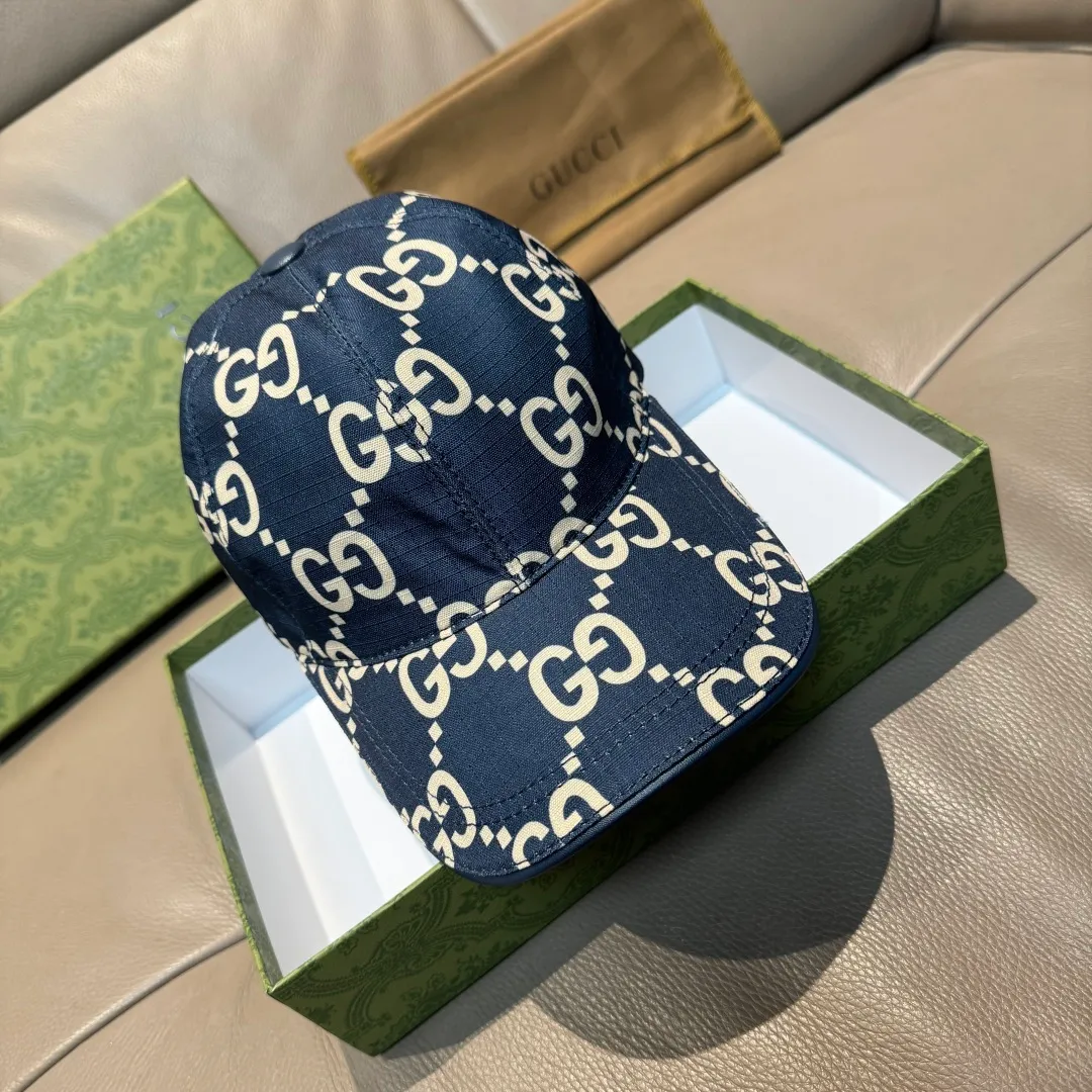 p90 New model shipped from official website. Gucci's latest original baseball cap, large double G, 1:1 mold customization at the counter, perfect alignment, original canvas fabric + first-layer cowhide, light and breathable! The basic head circumference is 56cm, and the patch is adjustable.