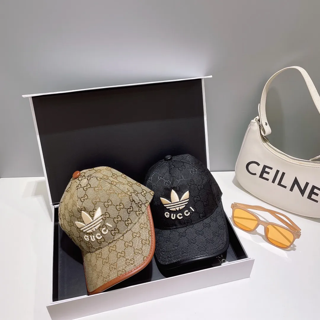 P56 new model is shipped! Gucci (Gucci) co-branded new baseball cap, the latest model at the counter, embroidery, 1:1 mold customization, original breathable canvas fabric + first-layer cowhide, perfect details, original quality, exclusive physical shooting, suitable for men and women. ,