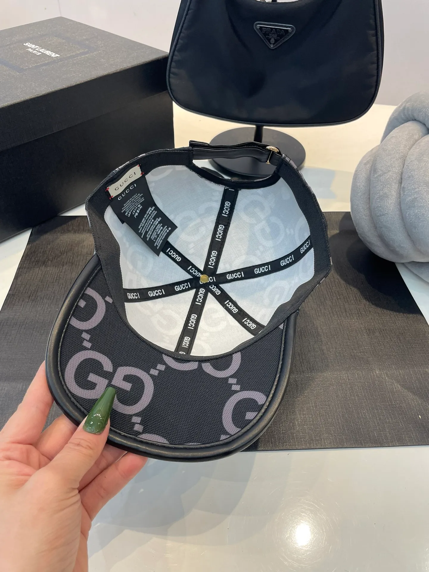 P60 GUCCI Gucci new double G pattern women's and men's canvas baseball cap