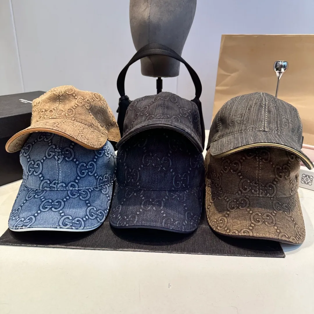 P900,000 classic model is shipped in new colors! Gucci (Gucci) classic original baseball cap 😍😍Customized at the 1:1 counter mold, the highest version, original canvas + first-layer cowhide, light and breathable! Photographed in real life, suitable for men and women in all seasons, basic head circumference 56cm, adjustable patches.