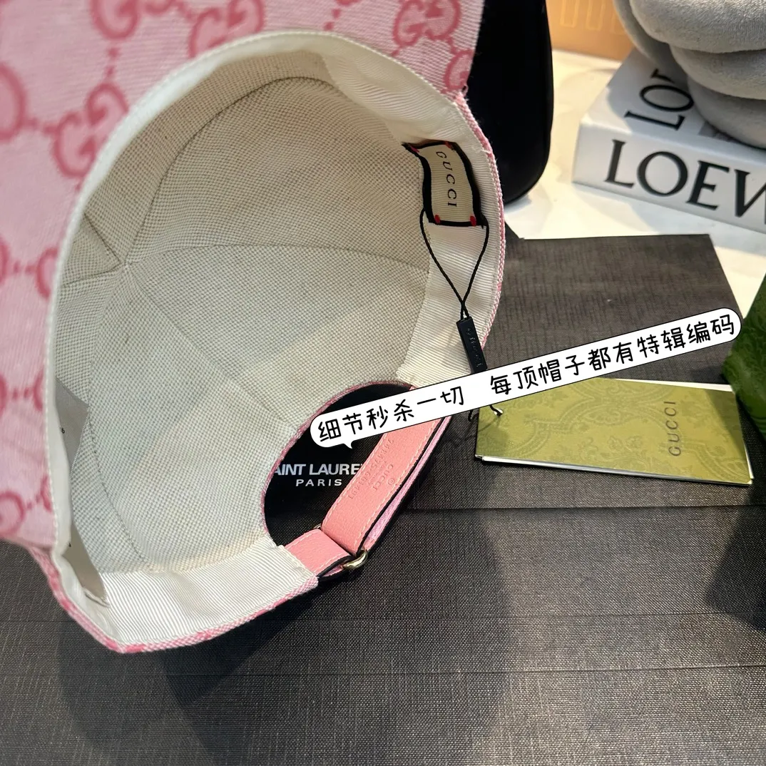 P240 Gucci Baseball Cap🧢Gucci’s classic pattern shines in this fashionable item embellished with the brand’s logo. This baseball cap is crafted from the brand's recognizable GG canvas fabric, with tonal leather details and an adjustable buckle adding to the appeal. Product details ·Pink GG canvas ·Pink leather piping ·Cotton and linen lining ·Adjustable Velcro closure ·70% cotton, 30% polyester; 65% cotton, 35% linen (lining); 55% cotton, 45% viscose (inside); Cow leather (detail); Cow leather (leather piping)