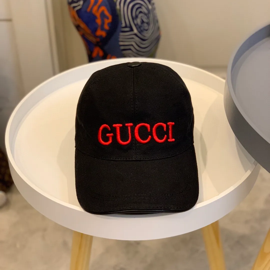 P130 Gucci (Gucci) new original baseball cap, Loved series, 1:1 mold customization, heavy embroidery, details comparable to counters, original canvas + first-layer cowhide, excellent quality! The first choice for handsome men and beautiful women, fashionable and versatile. The basic head circumference is 56-58, the patch is adjustable, and the original two-color version is shipped from the counter.