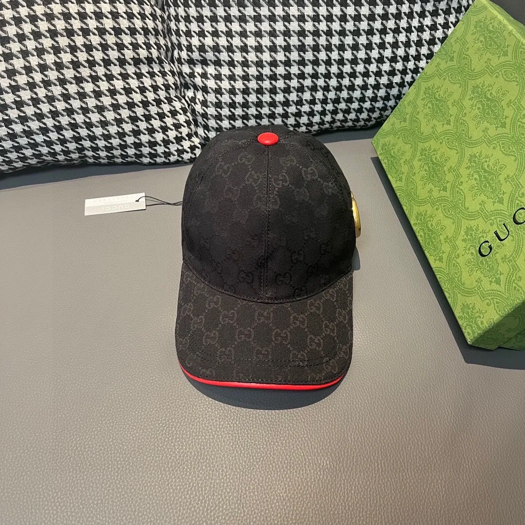 🉐️90 Comes with a packaging bag, Gucci's new original baseball cap, metal double G, the latest model at the counter, 1:1 custom molding, genuine molding hardware, original canvas fabric + first-layer cowhide, original quality! The quality is great, the basic head circumference is 56cm, and the patch is adjustable.
