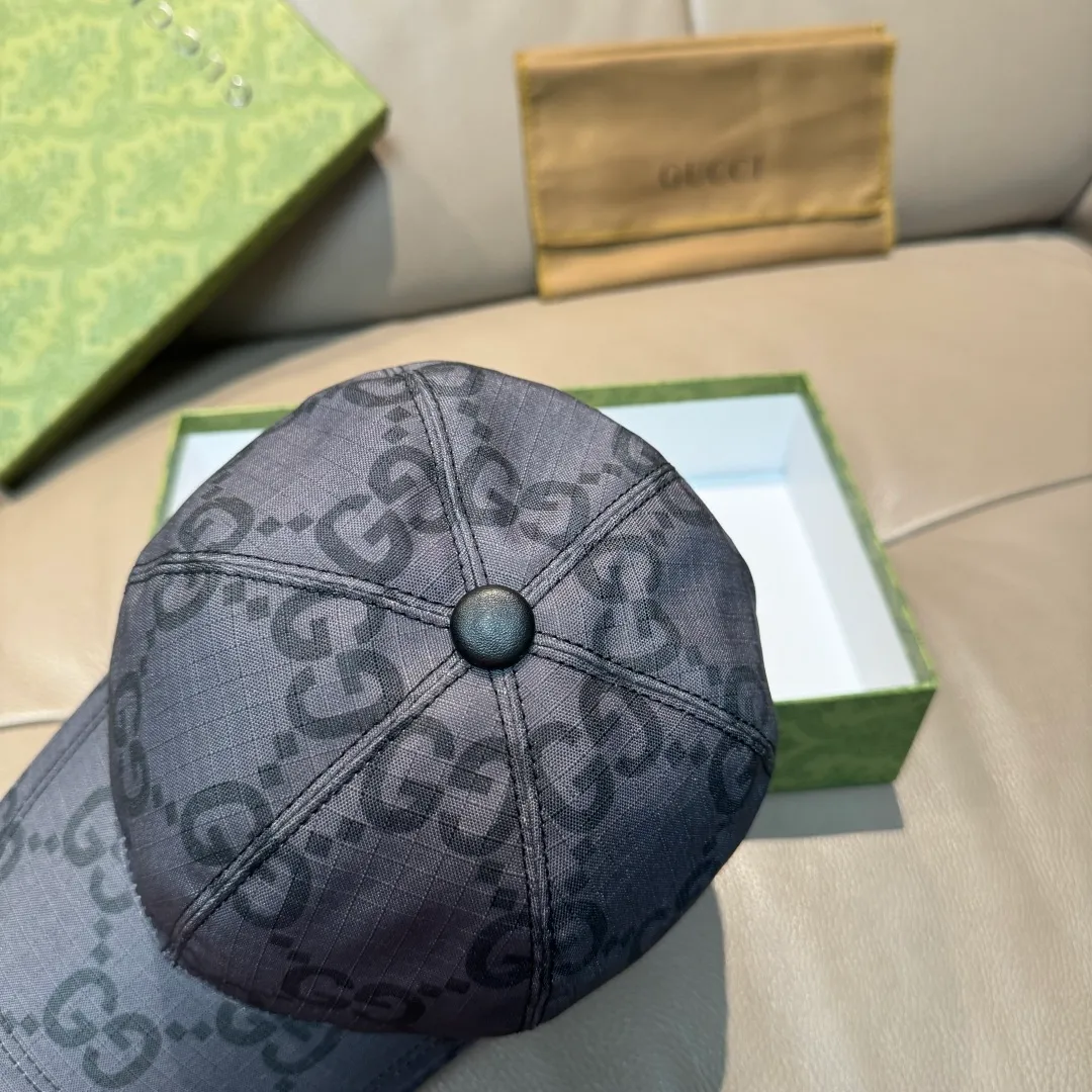 p90 New model shipped from official website. Gucci's latest original baseball cap, large double G, 1:1 mold customization at the counter, perfect alignment, original canvas fabric + first-layer cowhide, light and breathable! The basic head circumference is 56cm, and the patch is adjustable.