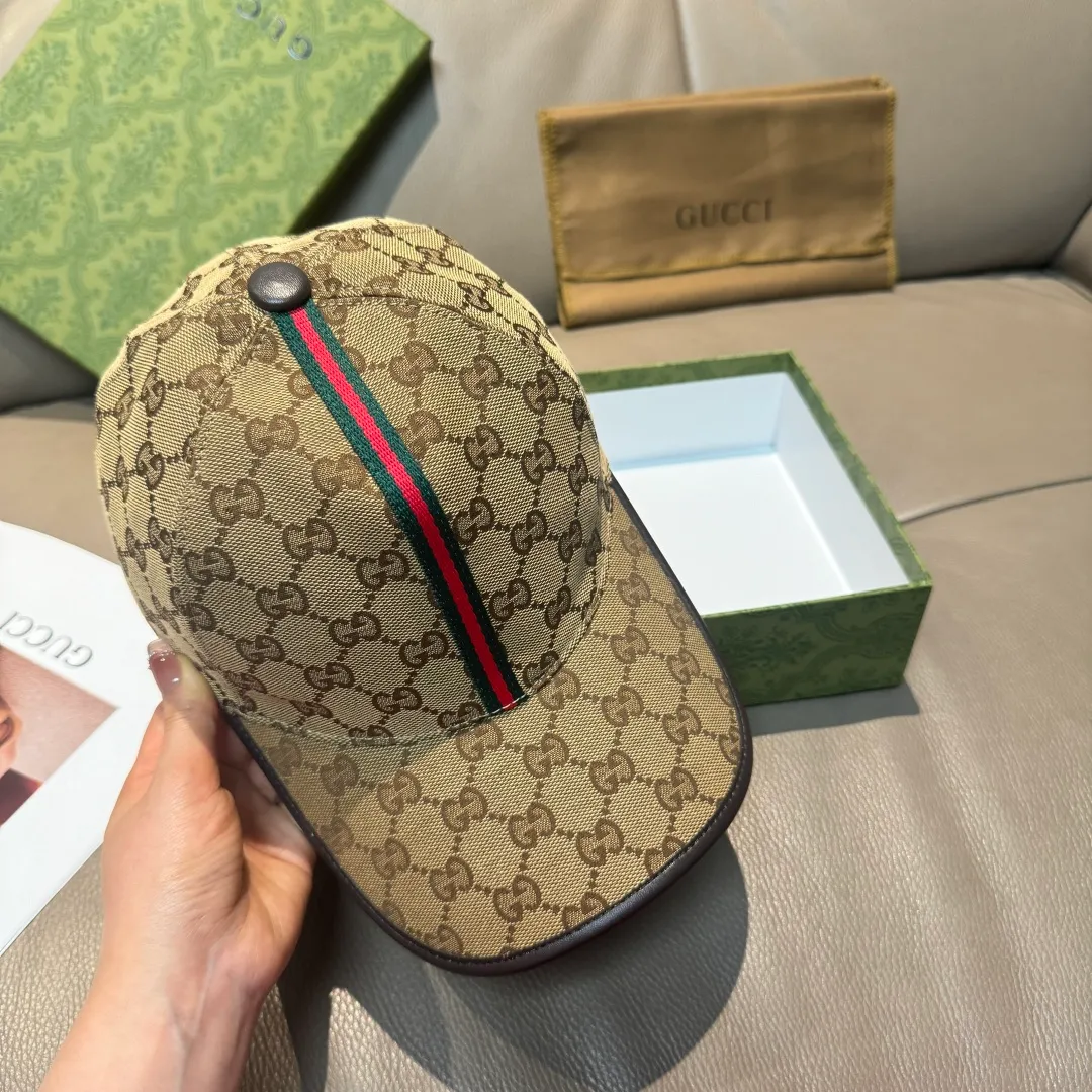 p90., Gucci (Gucci) classic original baseball cap, vertical small webbing, 1:1 mold customization, original canvas + first-layer cowhide, genuine leather edging, handsome and fashionable, popular purchasing agency, versatile style for men and women, great quality! The basic head circumference is 56cm, and the patch is adjustable.