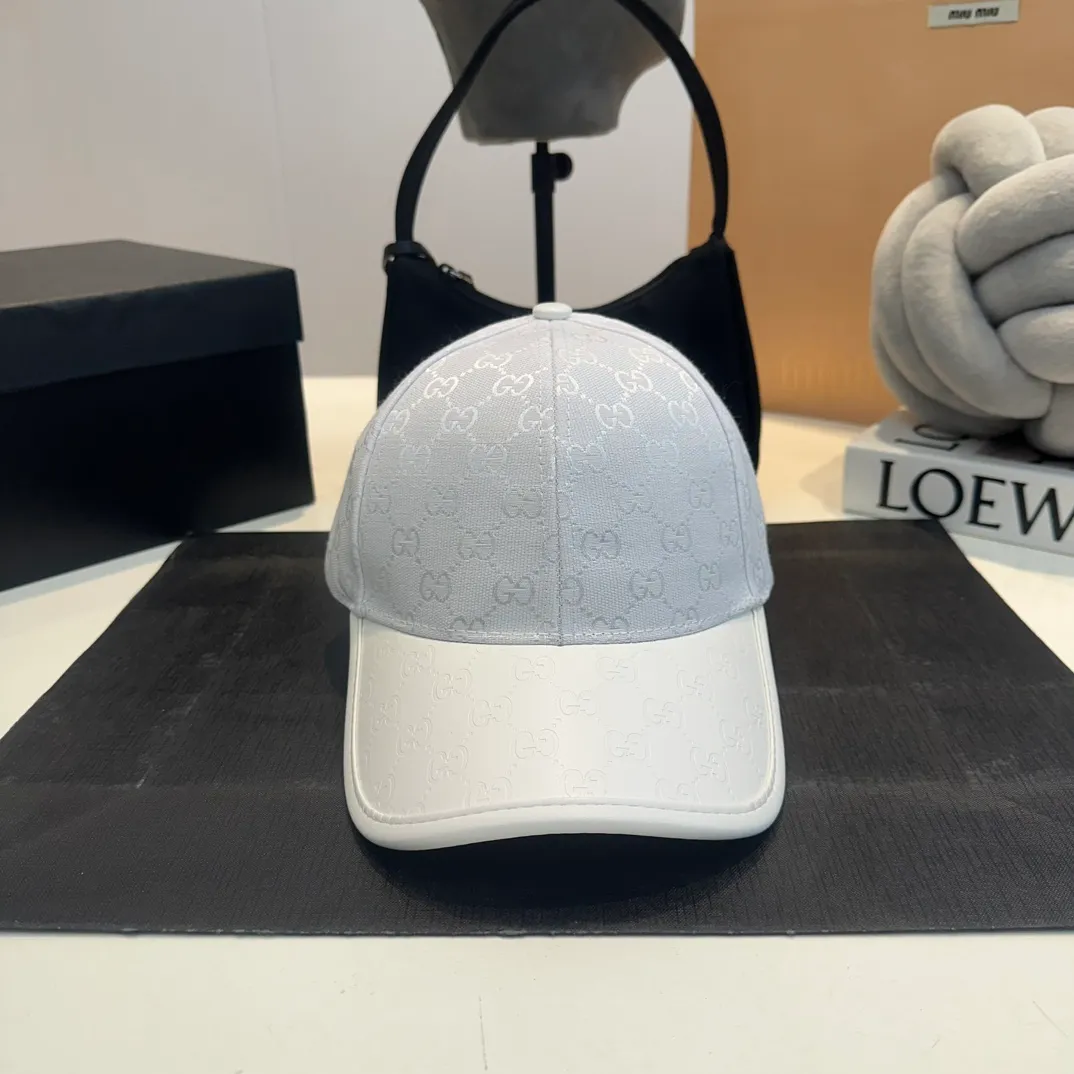 P60 GUCCI Gucci Baseball Cap👒Official website new product Gucci🧢original quality is very popular. The craftsmanship is very exquisite, high-end and classy! Low-key luxury, easy to carry! Running volume