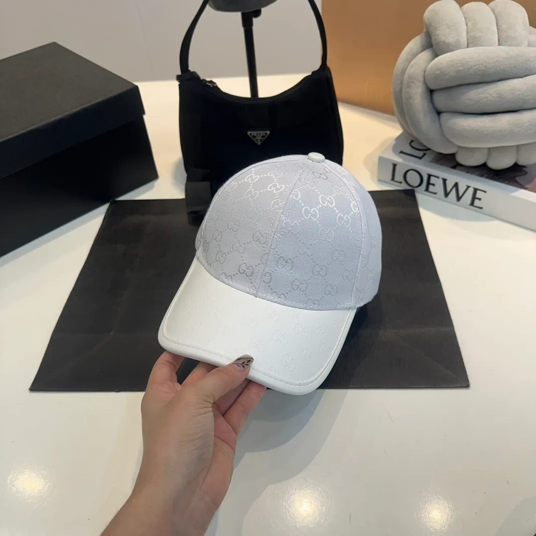 P60 GUCCI Gucci Baseball Cap👒Official website new product Gucci🧢original quality is very popular. The craftsmanship is very exquisite, high-end and classy! Low-key luxury, easy to carry! Running volume