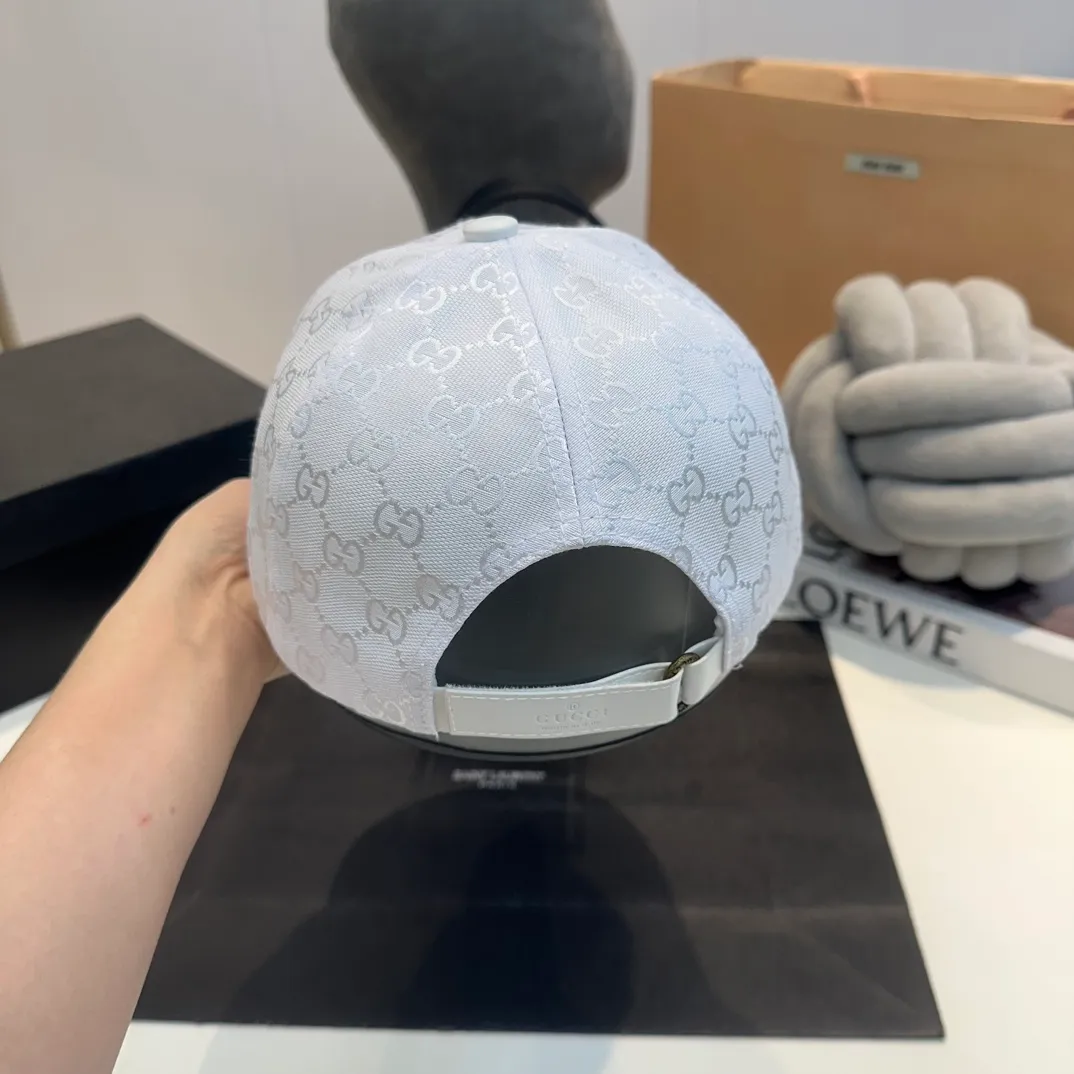 P60 GUCCI Gucci Baseball Cap👒Official website new product Gucci🧢original quality is very popular. The craftsmanship is very exquisite, high-end and classy! Low-key luxury, easy to carry! Running volume