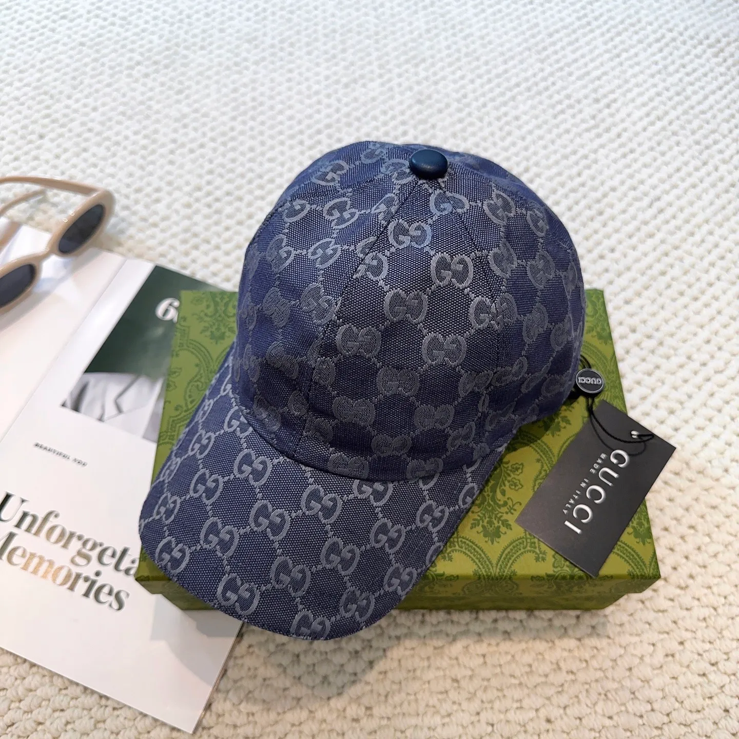 P90 Gucci (Gucci) classic original baseball cap😍Customized with 1:1 mold opening at the counter, the highest version, the original canvas is light and breathable! Photographed in real life, suitable for men and women in all seasons, basic head circumference 56cm, adjustable patches.