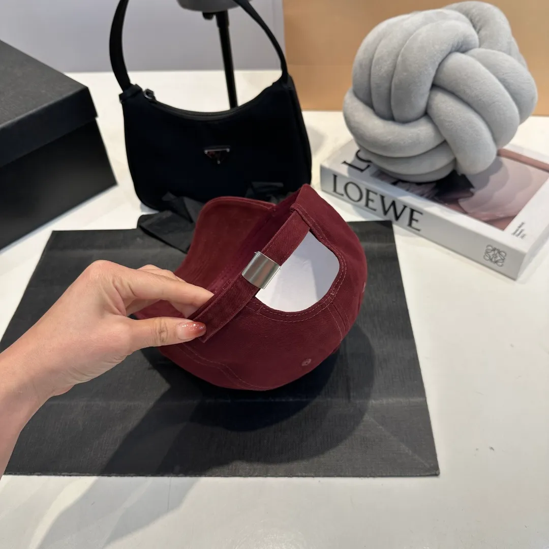 P60 Gucci Baseball Cap GUCCI official website new product, baseball cap, original quality, very popular 🔥The craftsmanship is very exquisite, high-end and classy! Low-key luxury, easy to carry! Running volume