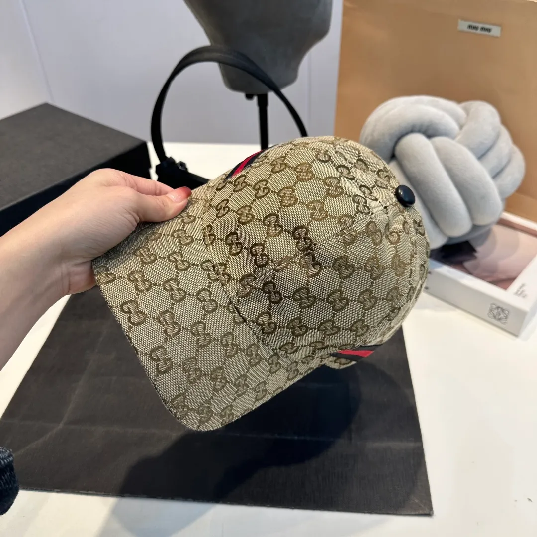 P60 Gucci (Gucci) classic original baseball cap😍Customized with 1:1 mold opening at the counter, the highest version, the original canvas is light and breathable! Photographed in real life, suitable for men and women in all seasons, basic head circumference 56cm, adjustable patches.