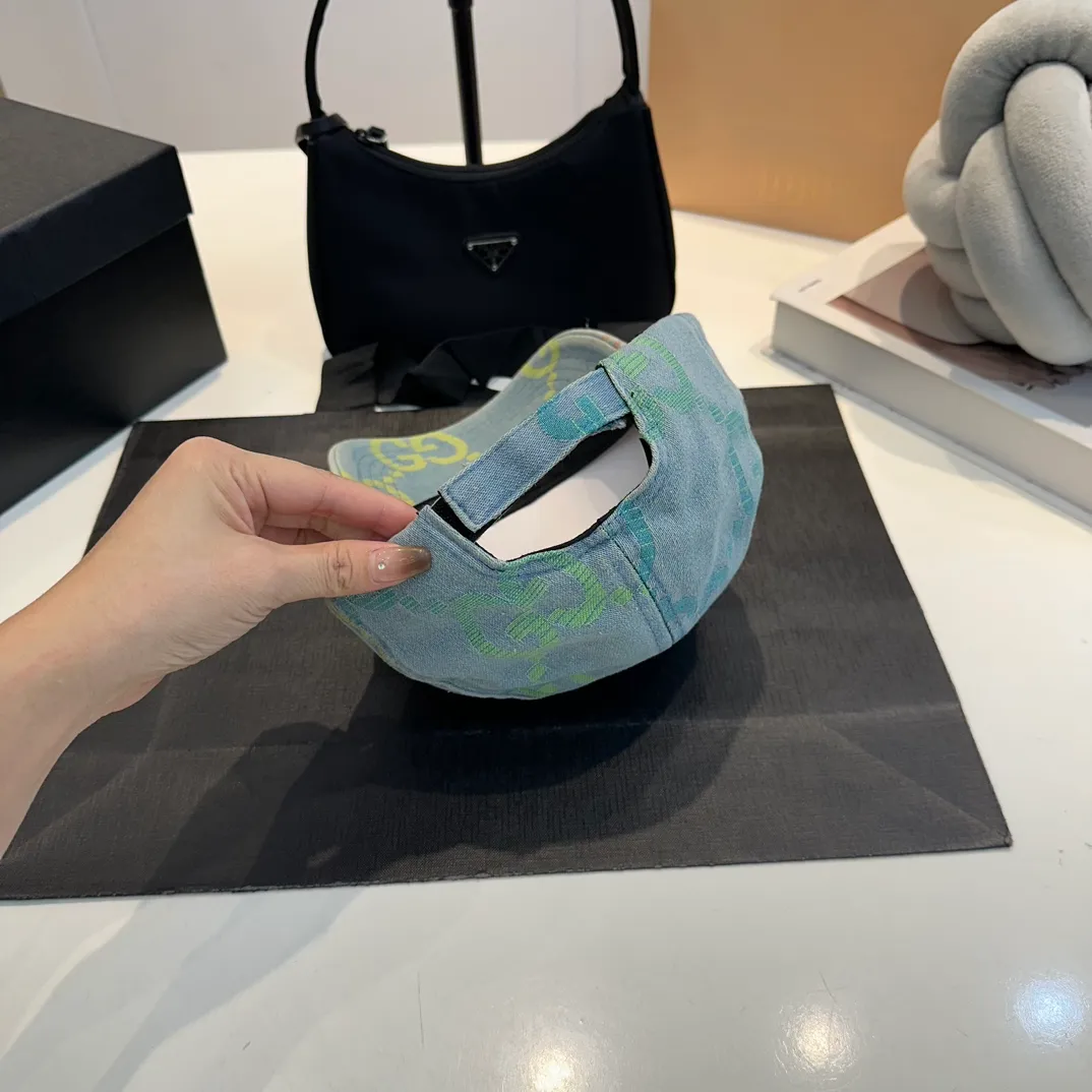 P56 Gucci Baseball Cap♥️GUCCI🧢New product from the official website, baseball cap, original quality, hot arrival 🔥🎩 The craftsmanship is very exquisite, high-end and classy! Low-key luxury, easy to carry! Running volume!