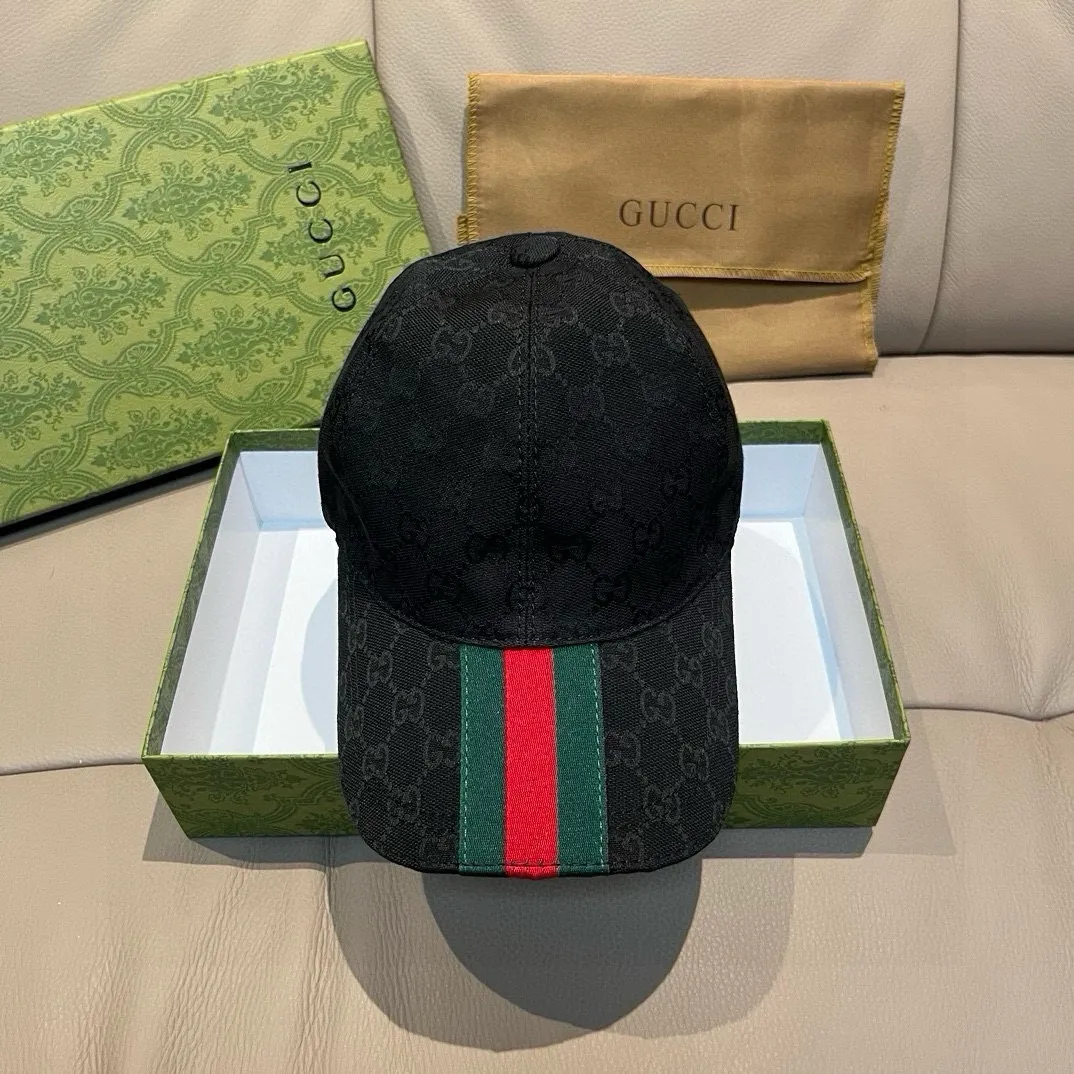 P90 new model is shipped! , Gucci (Gucci) latest original baseball cap, wide webbing. 1:1 mold opening and customization at the counter, the highest version, original canvas fabric + first-layer cowhide, light and breathable! Photographed in real life, suitable for men and women in all seasons, basic head circumference 56cm, adjustable patches.
