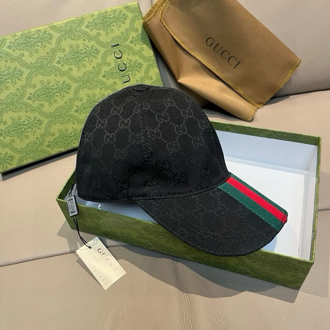 P90 new model is shipped! , Gucci (Gucci) latest original baseball cap, wide webbing. 1:1 mold opening and customization at the counter, the highest version, original canvas fabric + first-layer cowhide, light and breathable! Photographed in real life, suitable for men and women in all seasons, basic head circumference 56cm, adjustable patches.