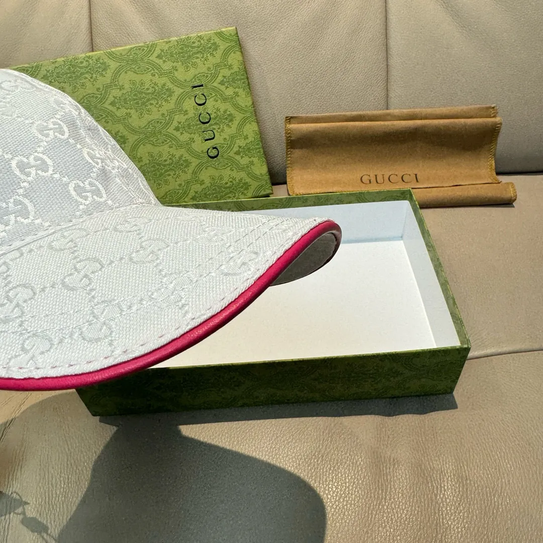 p90, Gucci (Gucci) new spring and summer original baseball cap, logo webbing, 1:1 mold customization, original canvas + first-layer cowhide, popular purchasing agent, versatile style for men and women, great quality! The basic head circumference is 56cm, and the patch is adjustable.