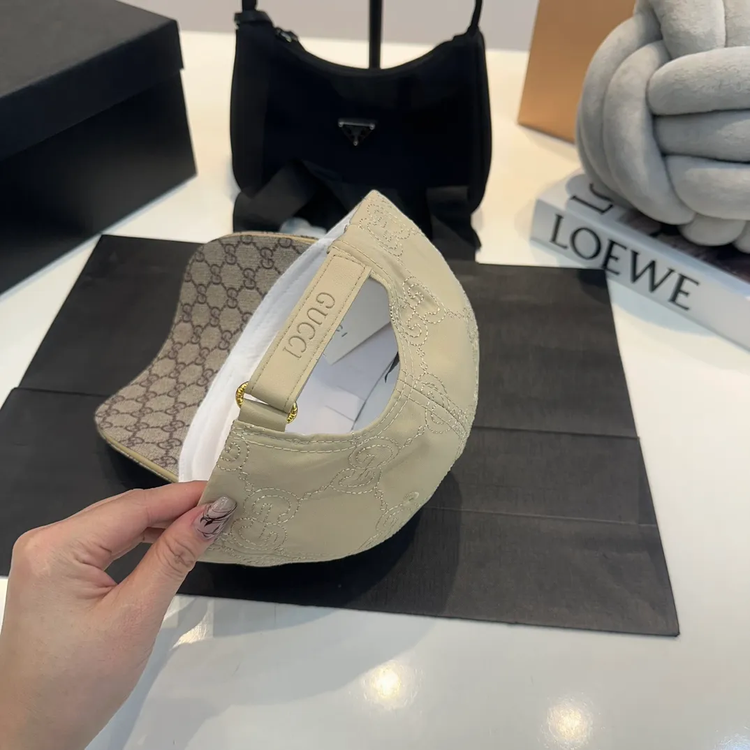 P60 Gucci Baseball Cap♥️GUCCI🧢New product from the official website, baseball cap, original quality, very popular 🔥🎩 The craftsmanship is very exquisite, high-end and classy! Low-key luxury, easy to carry! Running volume