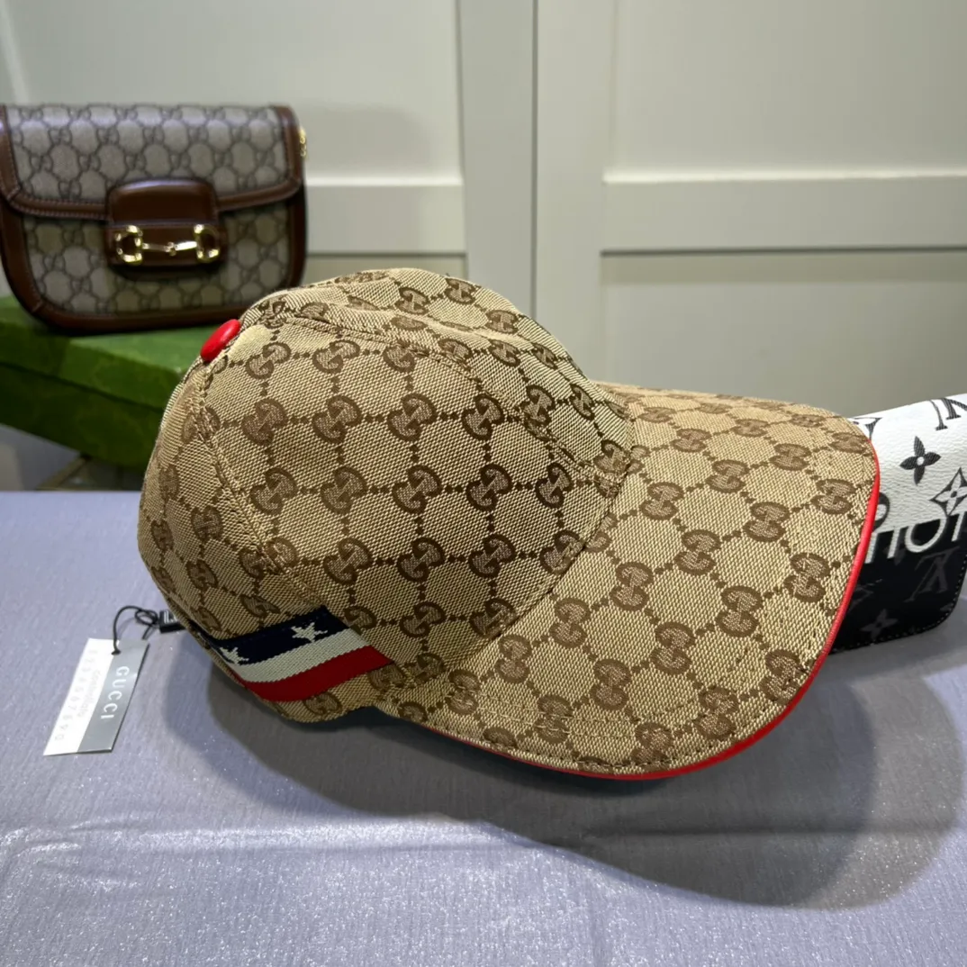 p90💰10,000-year-old classic model is shipped! Gucci (Gucci) classic original baseball cap 😍😍Customized at the 1:1 counter mold, the highest version, original canvas + first layer of cowhide, pure cotton lining, light and breathable! Photographed in real life, suitable for men and women in all seasons, basic head circumference 56cm, adjustable patches.