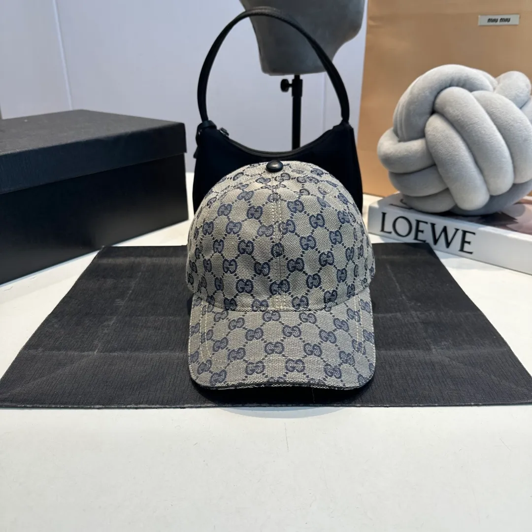 P60 Gucci (Gucci) classic original baseball cap😍Customized with 1:1 mold opening at the counter, the highest version, the original canvas is light and breathable! Photographed in real life, suitable for men and women in all seasons, basic head circumference 56cm, adjustable patches.