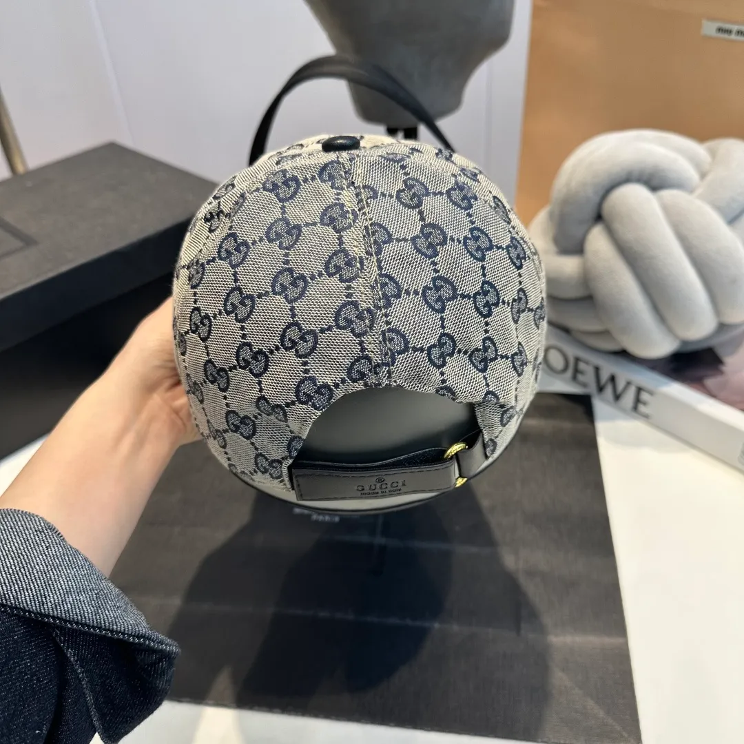 P60 Gucci (Gucci) classic original baseball cap😍Customized with 1:1 mold opening at the counter, the highest version, the original canvas is light and breathable! Photographed in real life, suitable for men and women in all seasons, basic head circumference 56cm, adjustable patches.