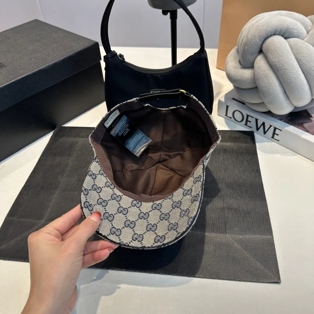 P60 Gucci (Gucci) classic original baseball cap😍Customized with 1:1 mold opening at the counter, the highest version, the original canvas is light and breathable! Photographed in real life, suitable for men and women in all seasons, basic head circumference 56cm, adjustable patches.