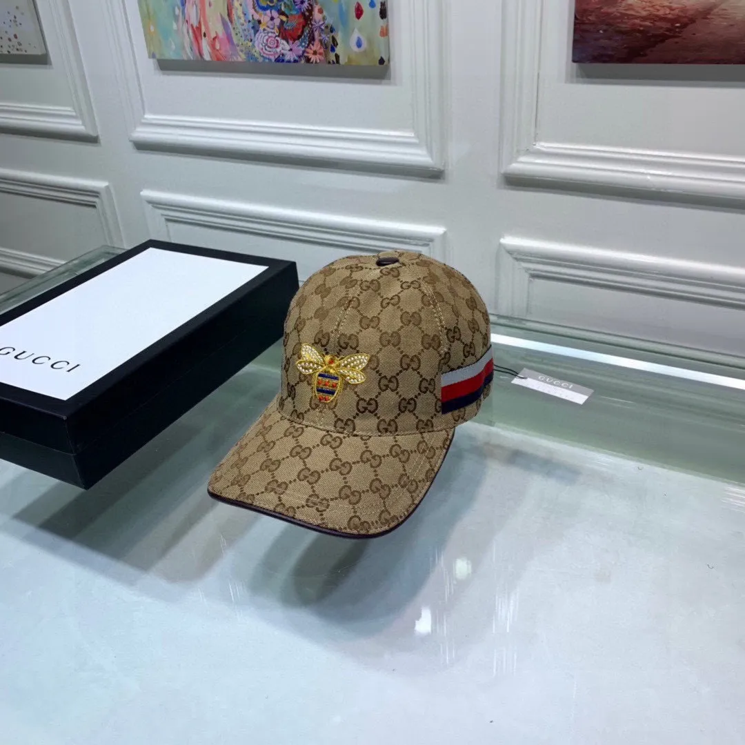 🉐90 Comes with a box bag, Gucci’s new original baseball cap, embroidered bee, 1:1 perfect replica, original canvas fabric + first-layer cowhide, pure cotton lining, light and breathable! The quality and fit are great, the basic head circumference is 56cm, and the patch is adjustable.