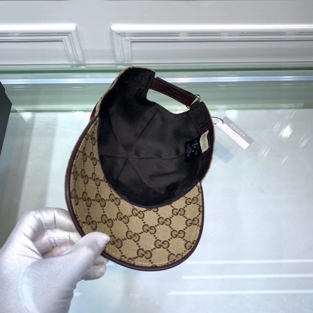 🉐90 Comes with a box bag, Gucci’s new original baseball cap, embroidered bee, 1:1 perfect replica, original canvas fabric + first-layer cowhide, pure cotton lining, light and breathable! The quality and fit are great, the basic head circumference is 56cm, and the patch is adjustable.