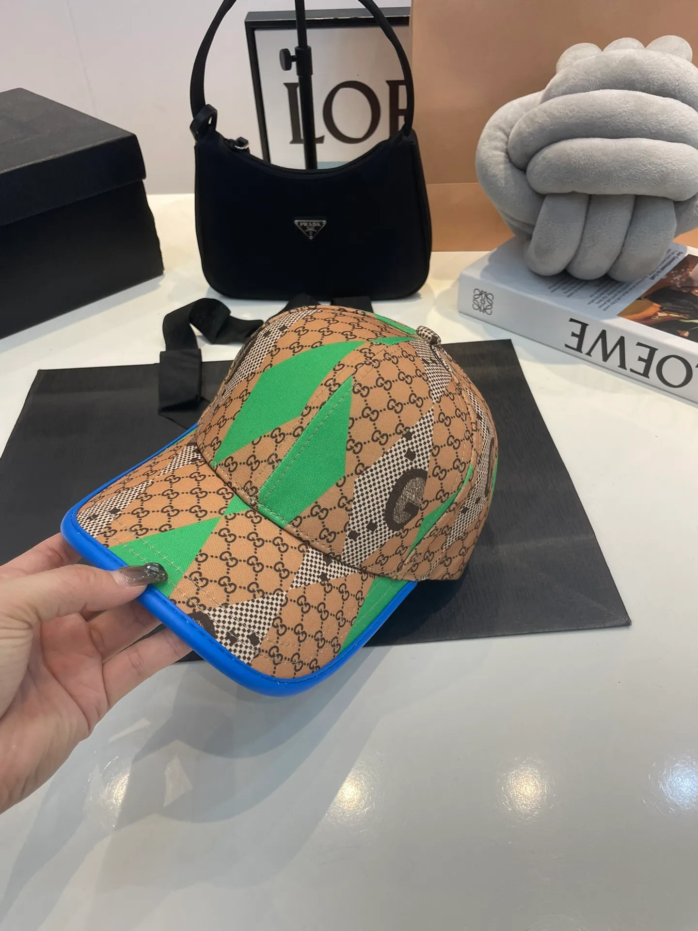 P60 Gucci Baseball Cap♥️GUCCI🧢New product from the official website, baseball cap, original quality, very popular 🔥🎩 The craftsmanship is very exquisite, high-end and classy! Low-key luxury, easy to carry! Running volume